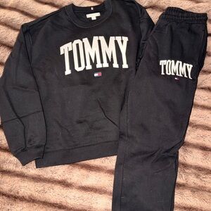 Varsity Tommy Logo Sweatpant + Sweatshirt
